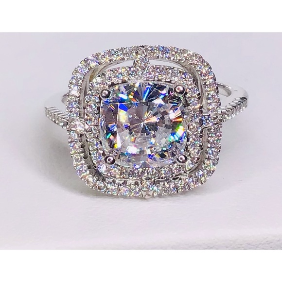 Jewelry - STUNNING SIMULATED DIAMOND RING